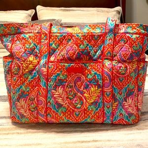 Vera Bradley Paisley in Paradise Get carried away bag! Used only briefly..